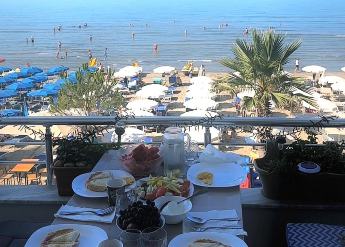 Durres Strand Direkt Am Meer Exteriér fotografie