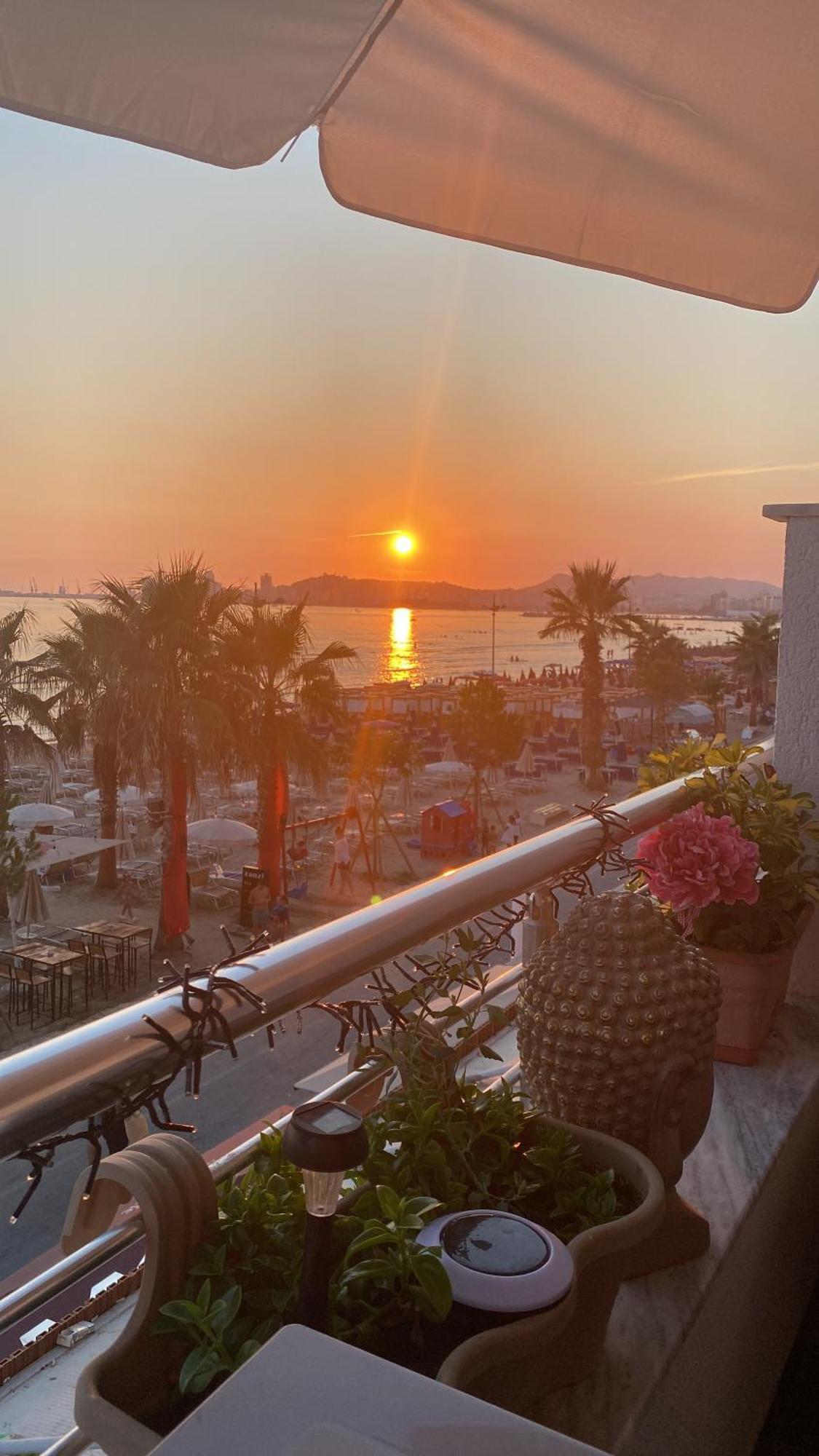 Durres Strand Direkt Am Meer Exteriér fotografie