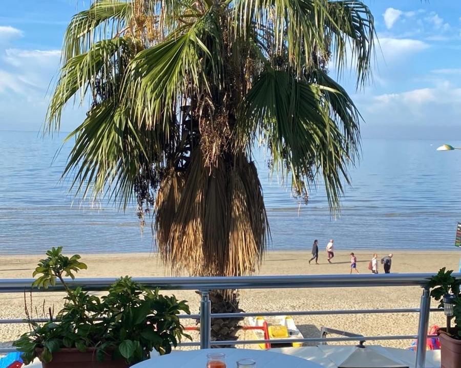 Durres Strand Direkt Am Meer Exteriér fotografie