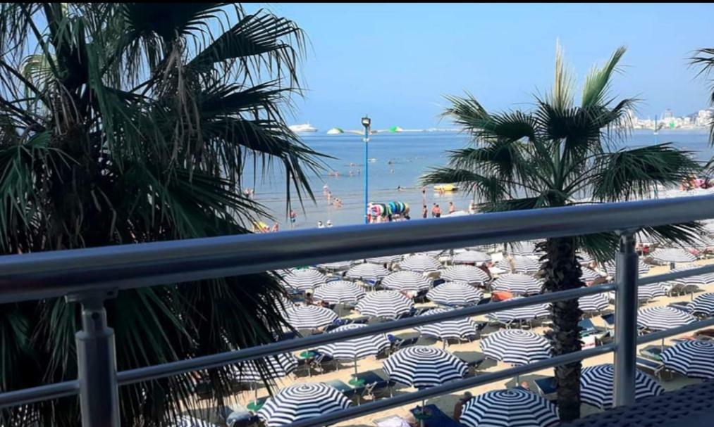 Durres Strand Direkt Am Meer Exteriér fotografie